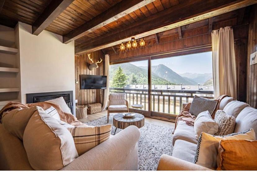Casa Catania-Acogedora Casa Con Impresionantes Vistas-Fibra Optica Villa Salardú Eksteriør billede