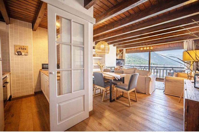 Casa Catania-Acogedora Casa Con Impresionantes Vistas-Fibra Optica Villa Salardú Eksteriør billede